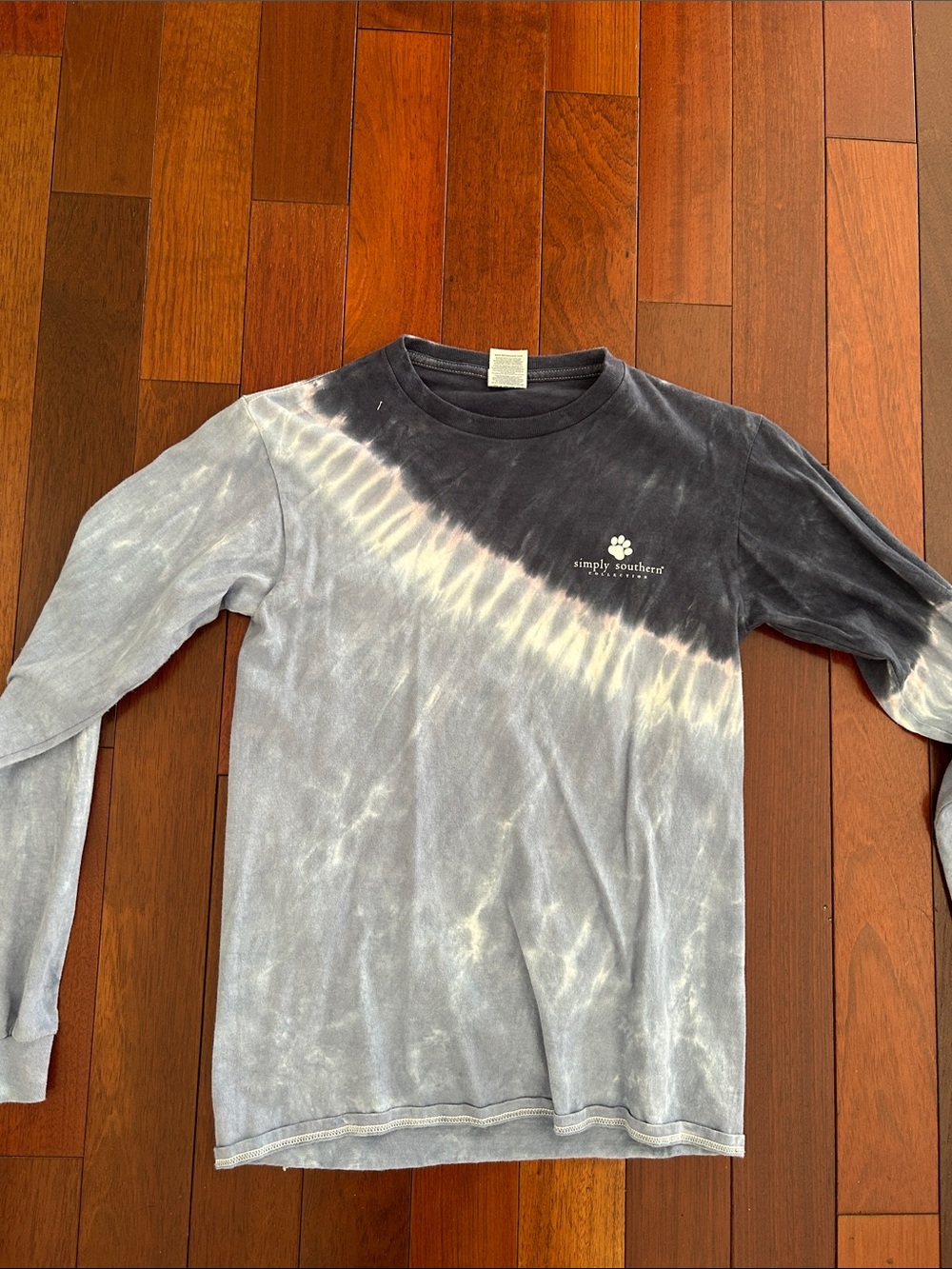Simply Southern Diagonal Tie-Dye Long Sleeve Tee in Charcoal, Light Gray & Cream